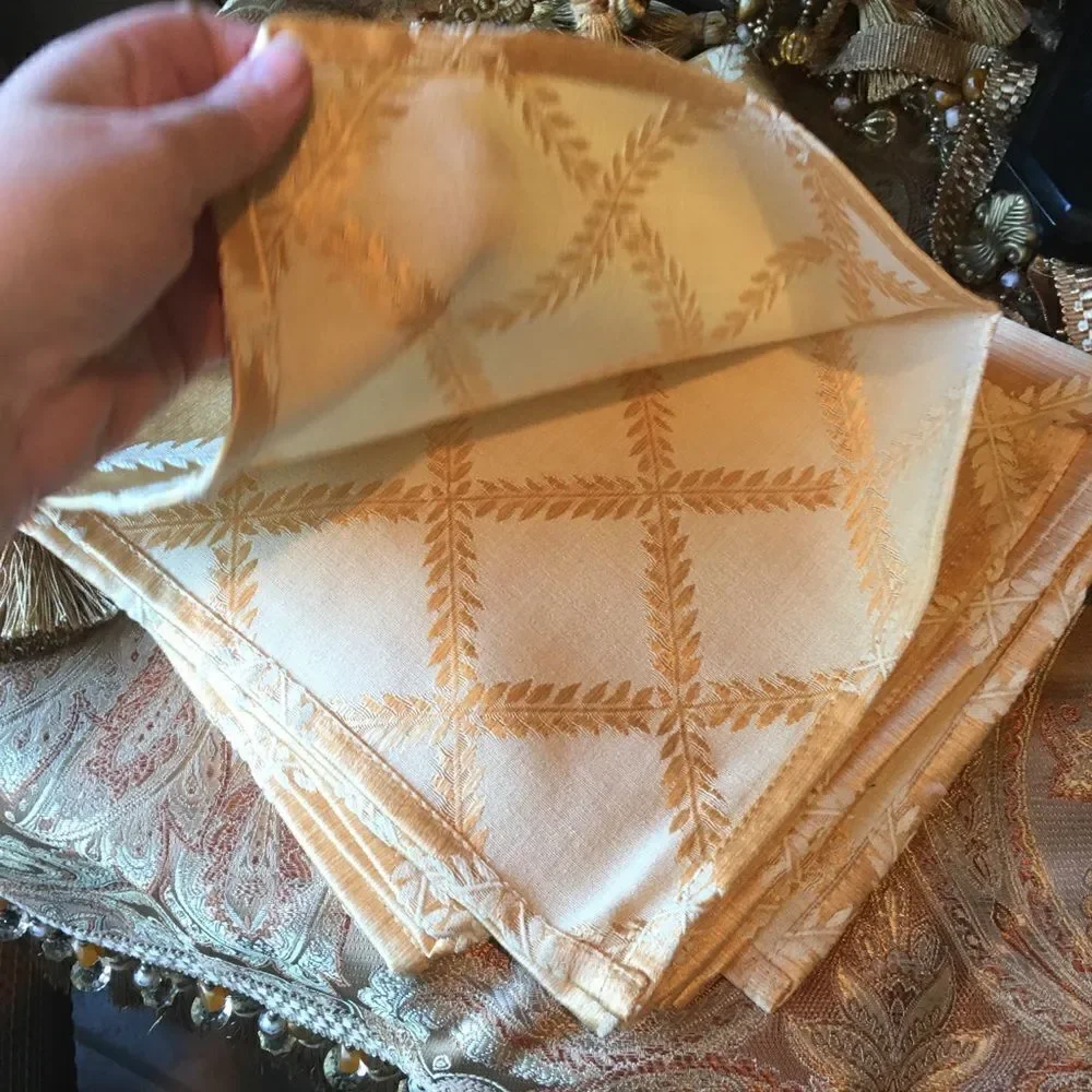 DIAMOND GOLD Dinner Napkins!